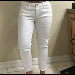 NWT Guess “Brittney Slim Crop w/fray Hem” Stretch